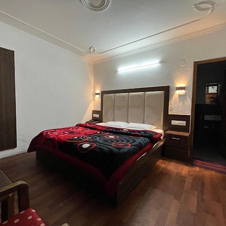 Hotel Premier Mall Road Manali Esterno foto