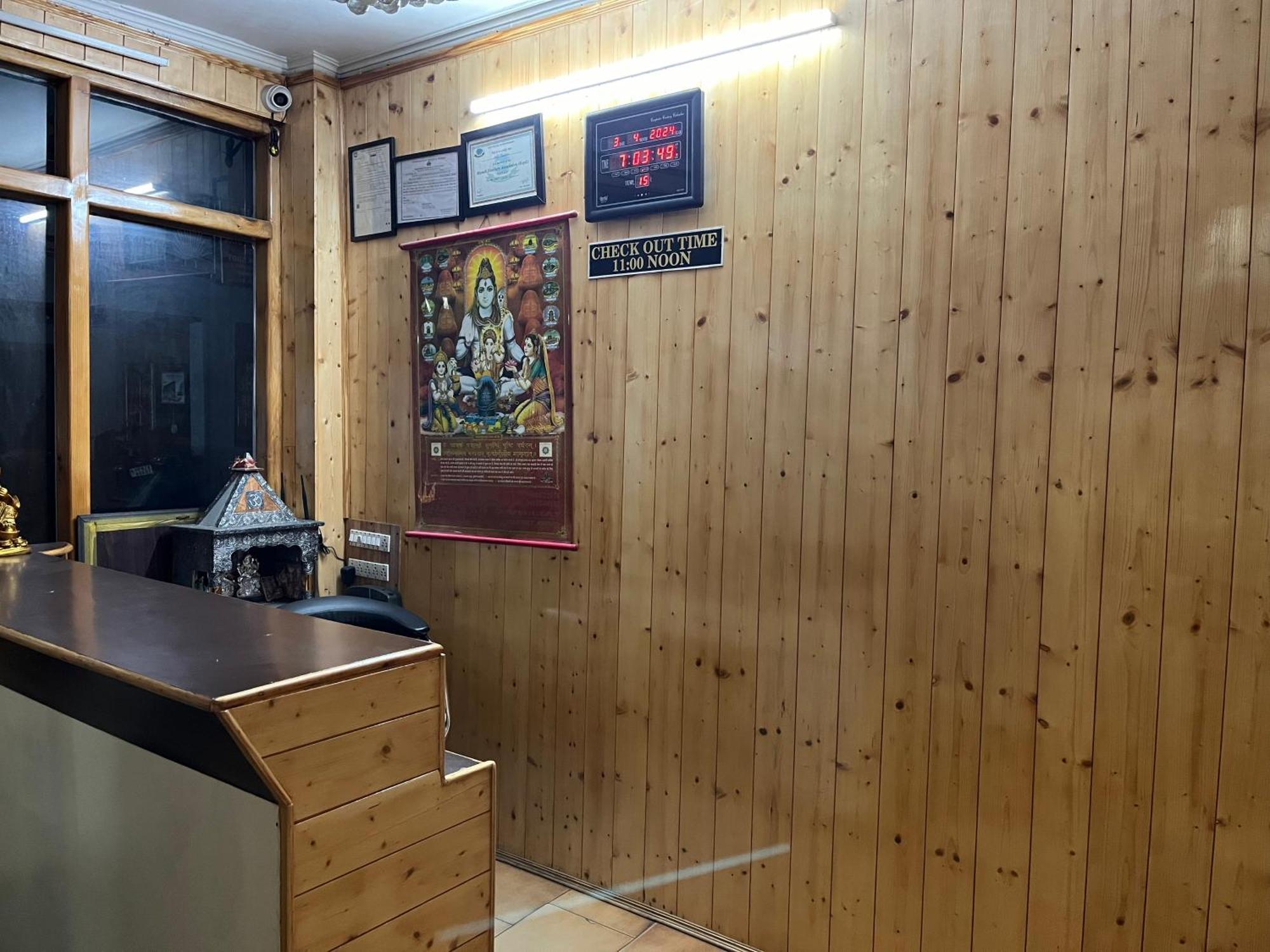 Hotel Premier Mall Road Manali Esterno foto