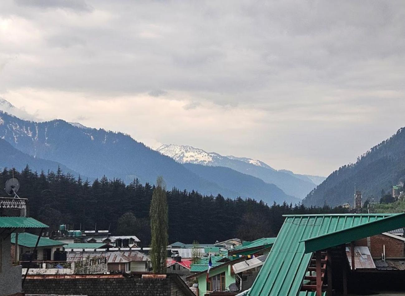 Hotel Premier Mall Road Manali Esterno foto