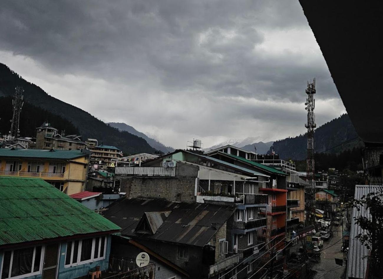 Hotel Premier Mall Road Manali Esterno foto
